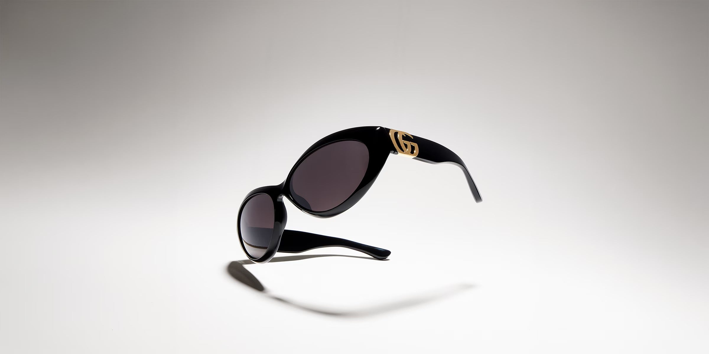 Cat eye frame sunglasses