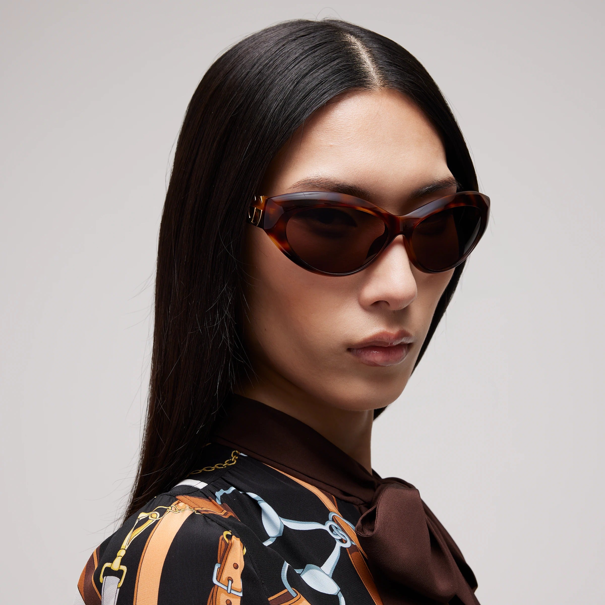 Cat eye frame sunglasses